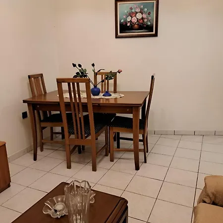 Linas Beautiful House Garitsa Appartamento